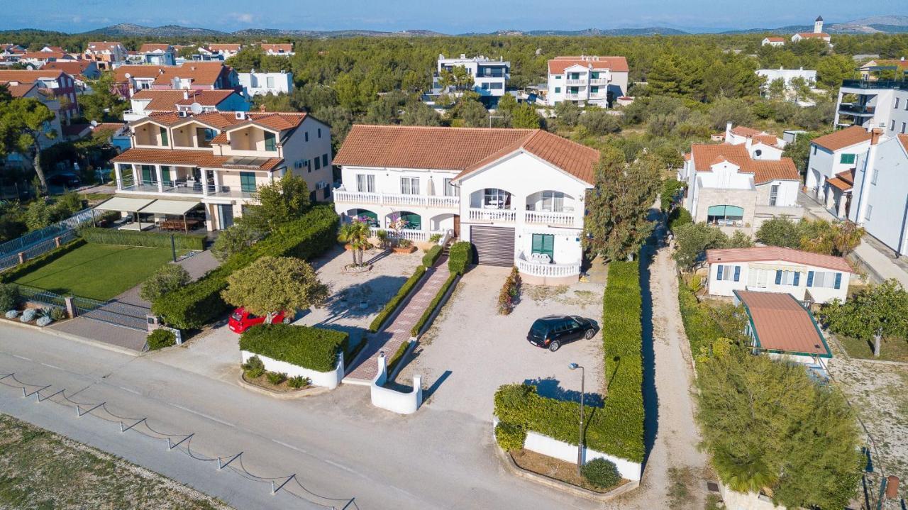 Apartment Robyn On The Beach Srima Εξωτερικό φωτογραφία